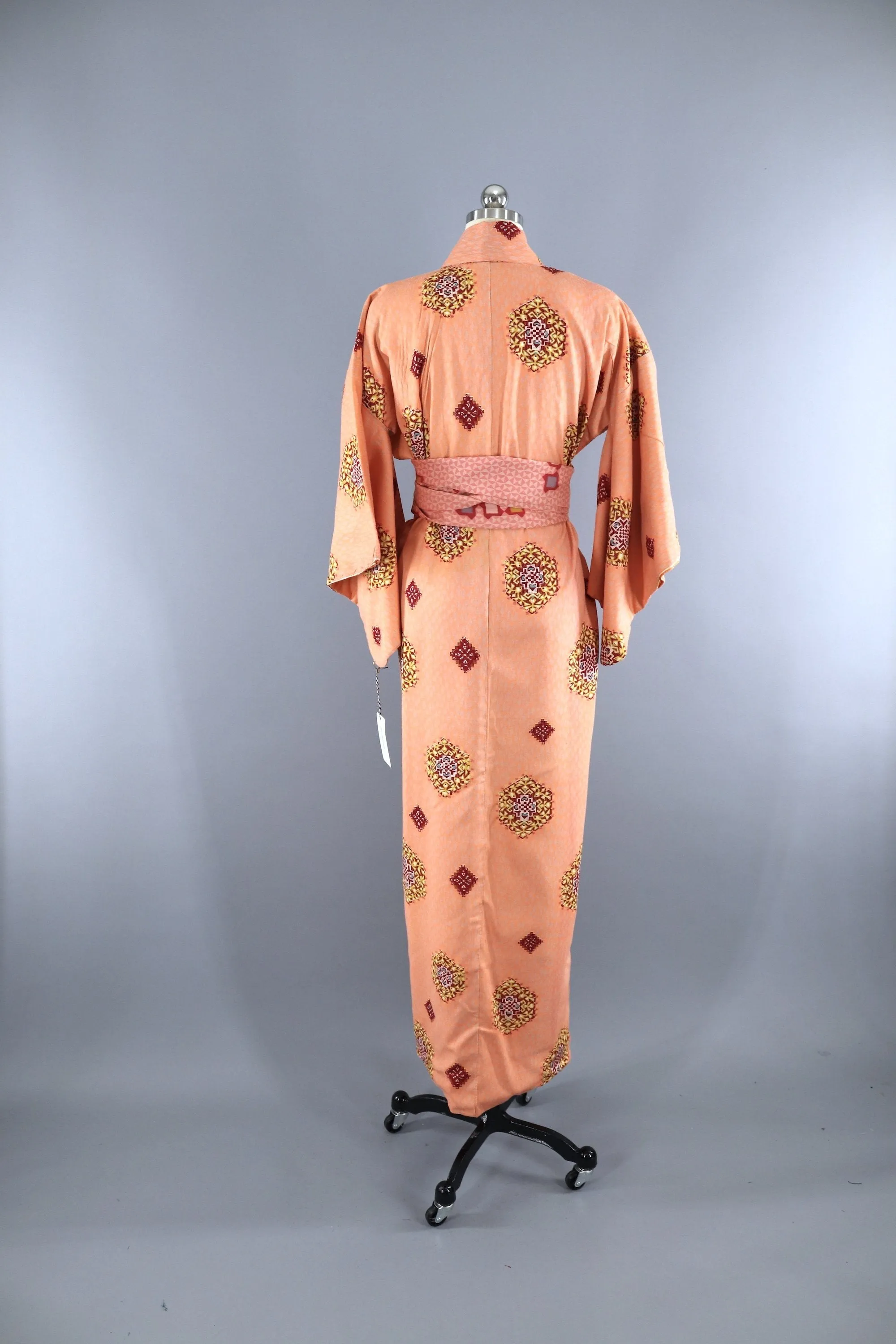 Vintage 1950s Kimono Robe / Peach, Red & Gold Medallions