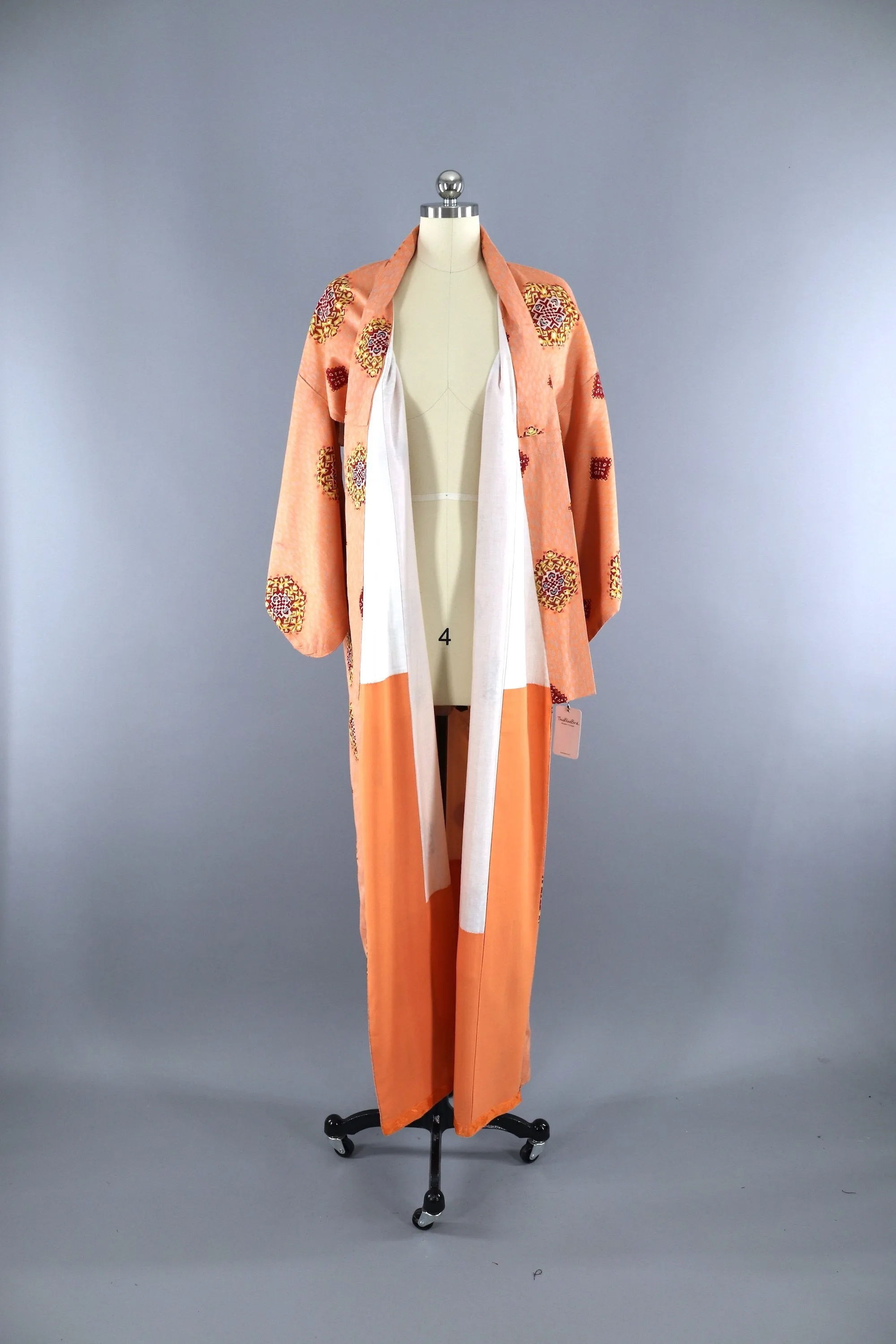 Vintage 1950s Kimono Robe / Peach, Red & Gold Medallions