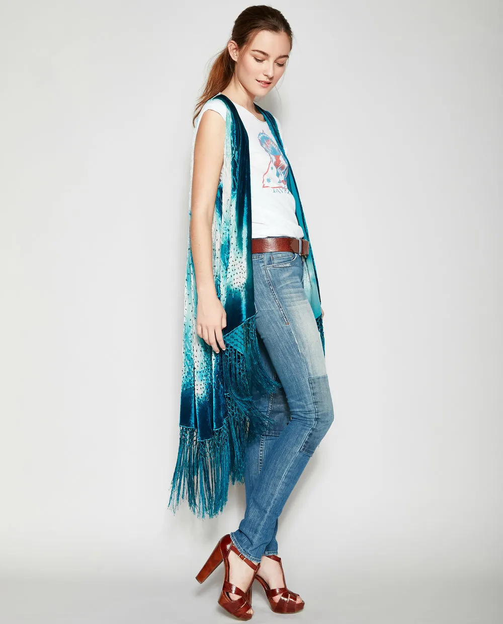 WALKING ON CLOUDS SLEEVELESS KIMONO