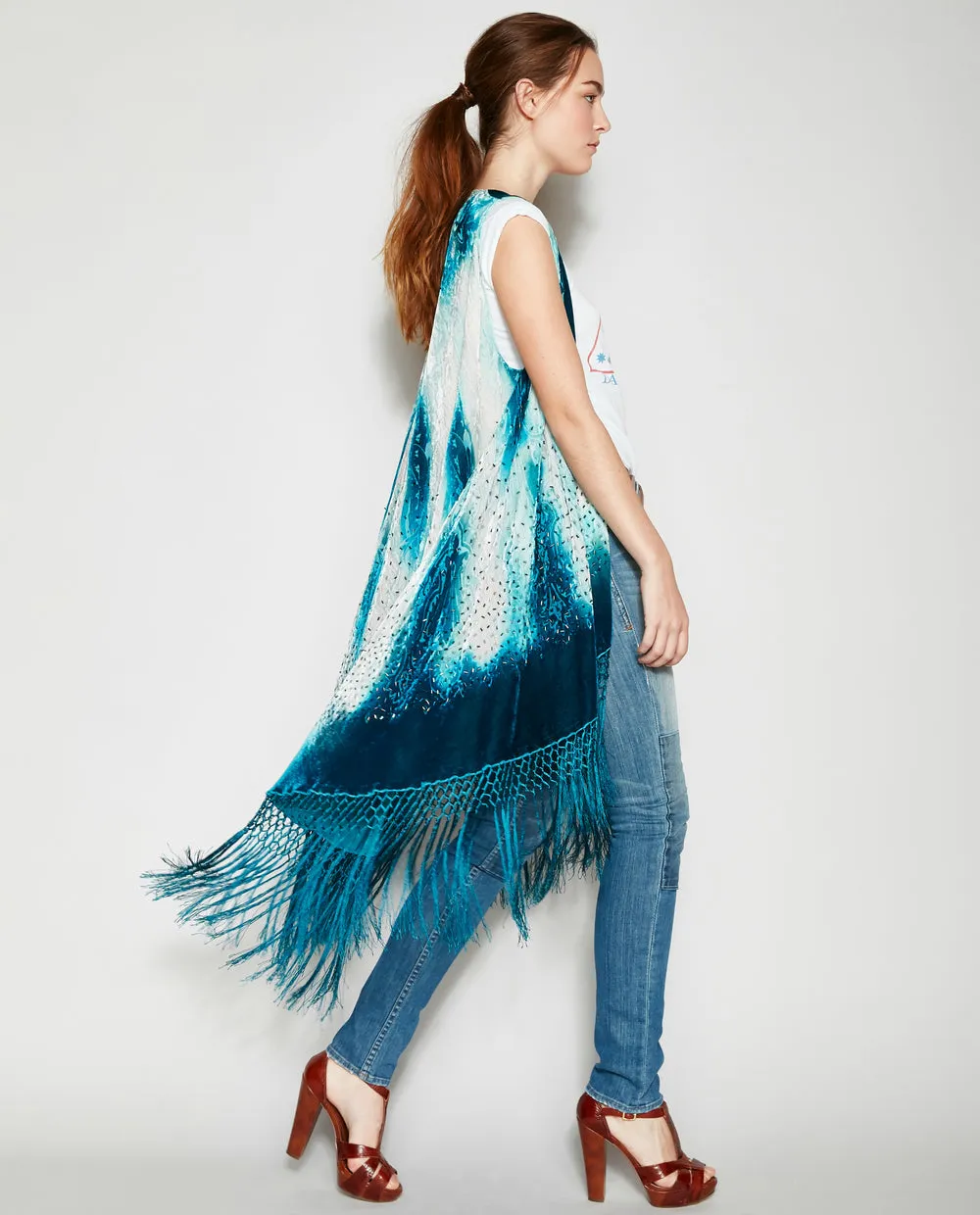 WALKING ON CLOUDS SLEEVELESS KIMONO